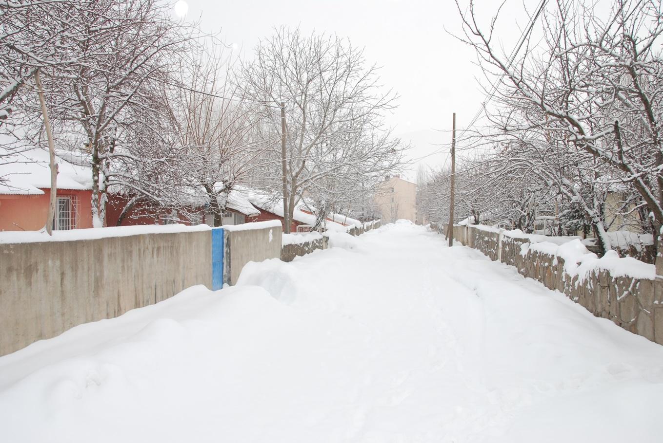 Doğu Anadolu’da yoğun kar yağışı: 465 yerleşim birimi ulaşıma kapandı